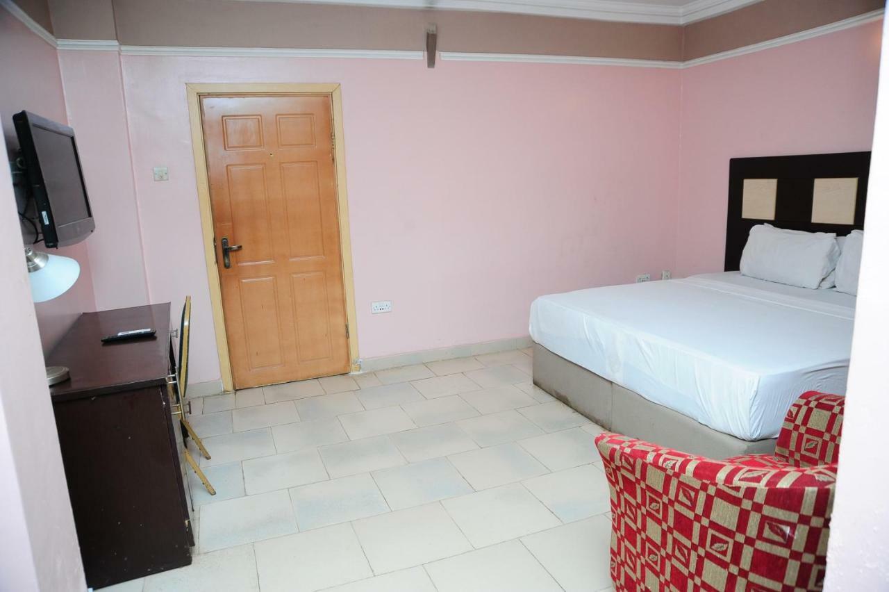 Richton Hotel And Suites Abeokuta ภายนอก รูปภาพ