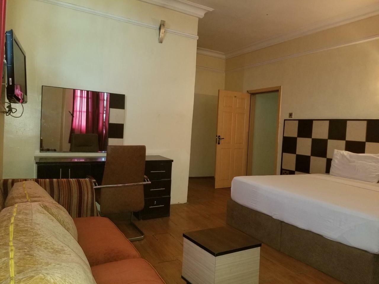 Richton Hotel And Suites Abeokuta ภายนอก รูปภาพ